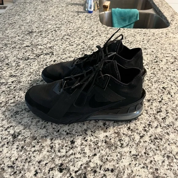 LeBron 18 Low Zero Dark 23 - Picture 7 of 7